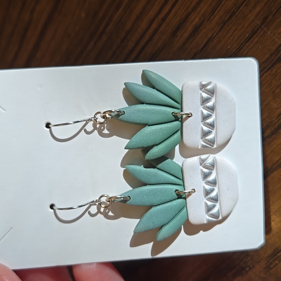 🪴 Clay Plant Earrings 🪴 - Picture 1 of 3